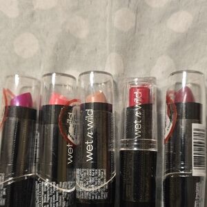 5 Wet n Wild Lipstick Collection - Bold Hues